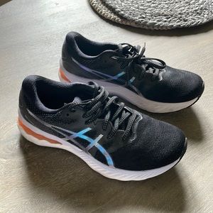 Women’s Asics Gel Nimbus 23 size 8.5